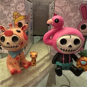 Furry bones (2 figurines)